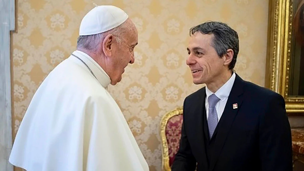Le 4 mai 2019, le conseiller fédéral Ignazio Cassis est reçu au Vatican par le pape François dans le cadre d’une audience privée. 
