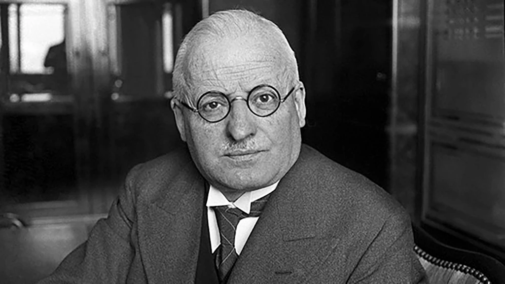 Su iniziativa del presidente della Confederazione Giuseppe Motta, nel 1920 il Consiglio federale decide di riprendere le relazioni diplomatiche tra la Svizzera e il Vaticano. 